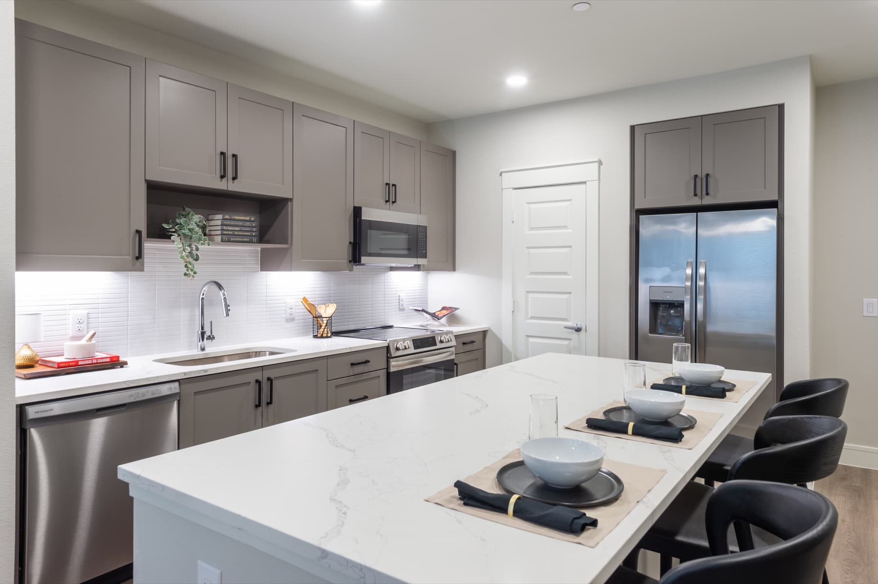 Light interior photography with Lineups lockup